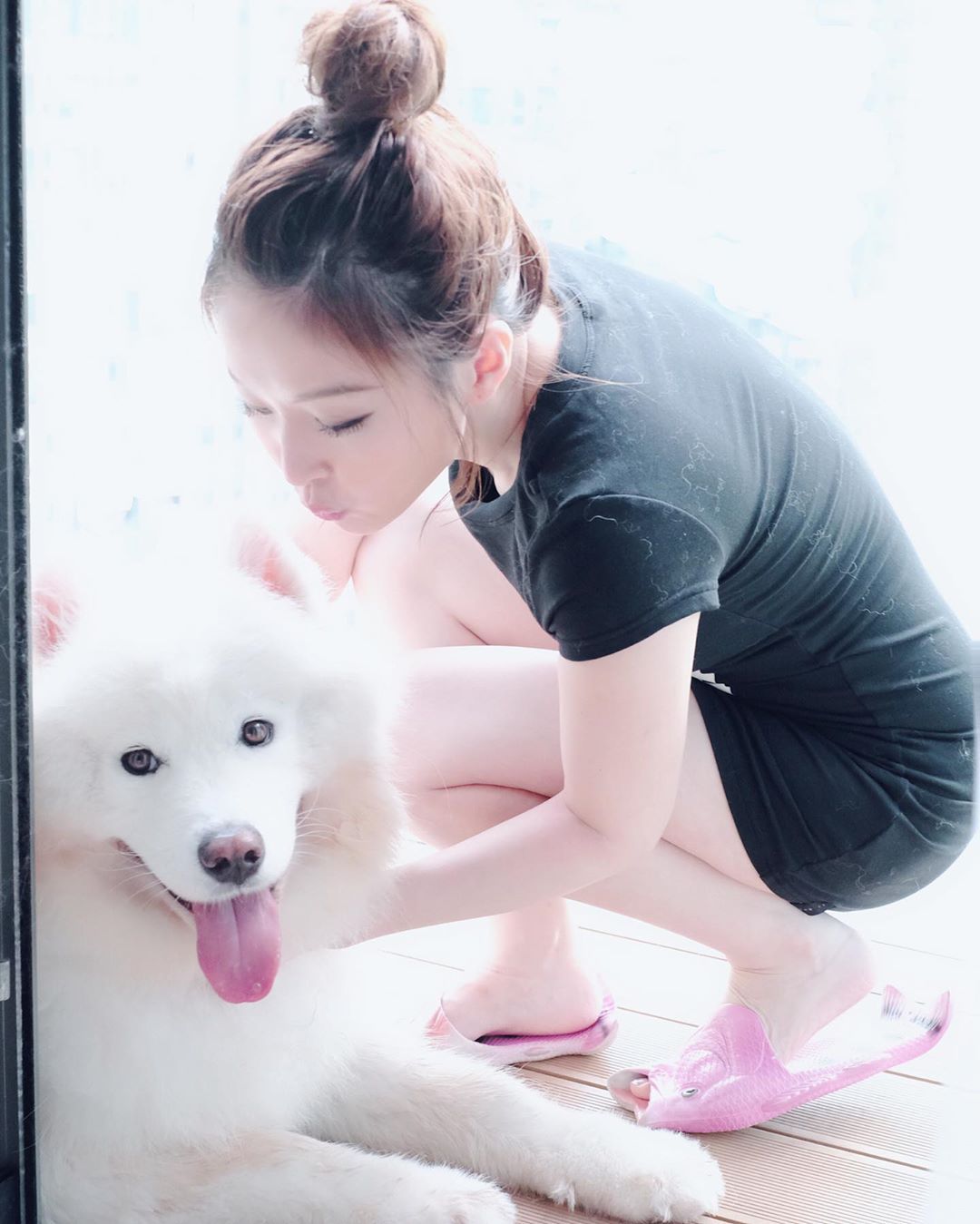  前一秒佢錫我，後一秒佢就將成張枱�...