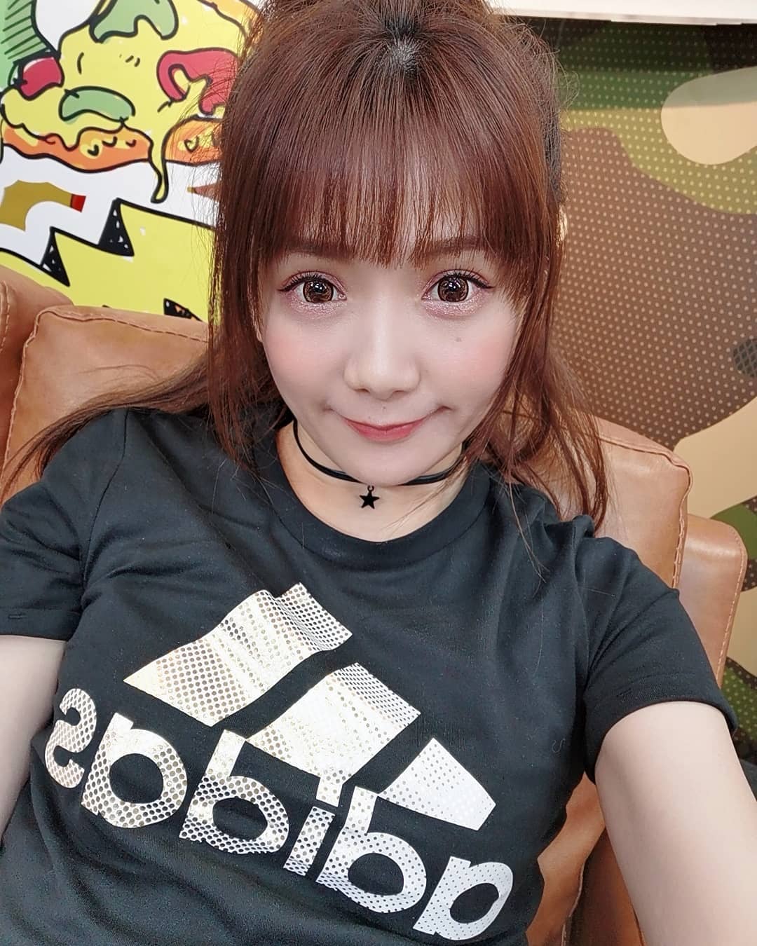  今日毛躁的髮，
隻狼好虐！
看六嘆玩...