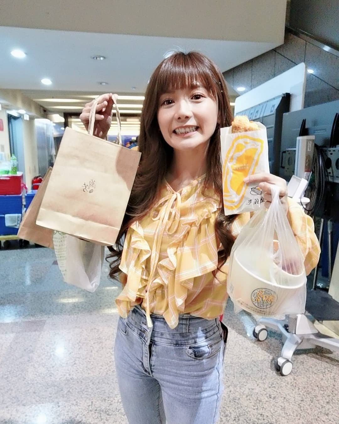  今天錄小明星大跟班，
一堆夜市美食�...