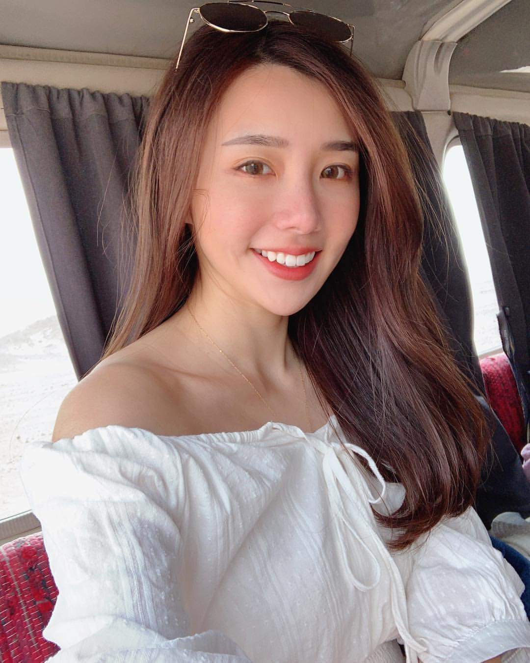  Zora 陳思穎吉普車上～～吹完一堆風沙...