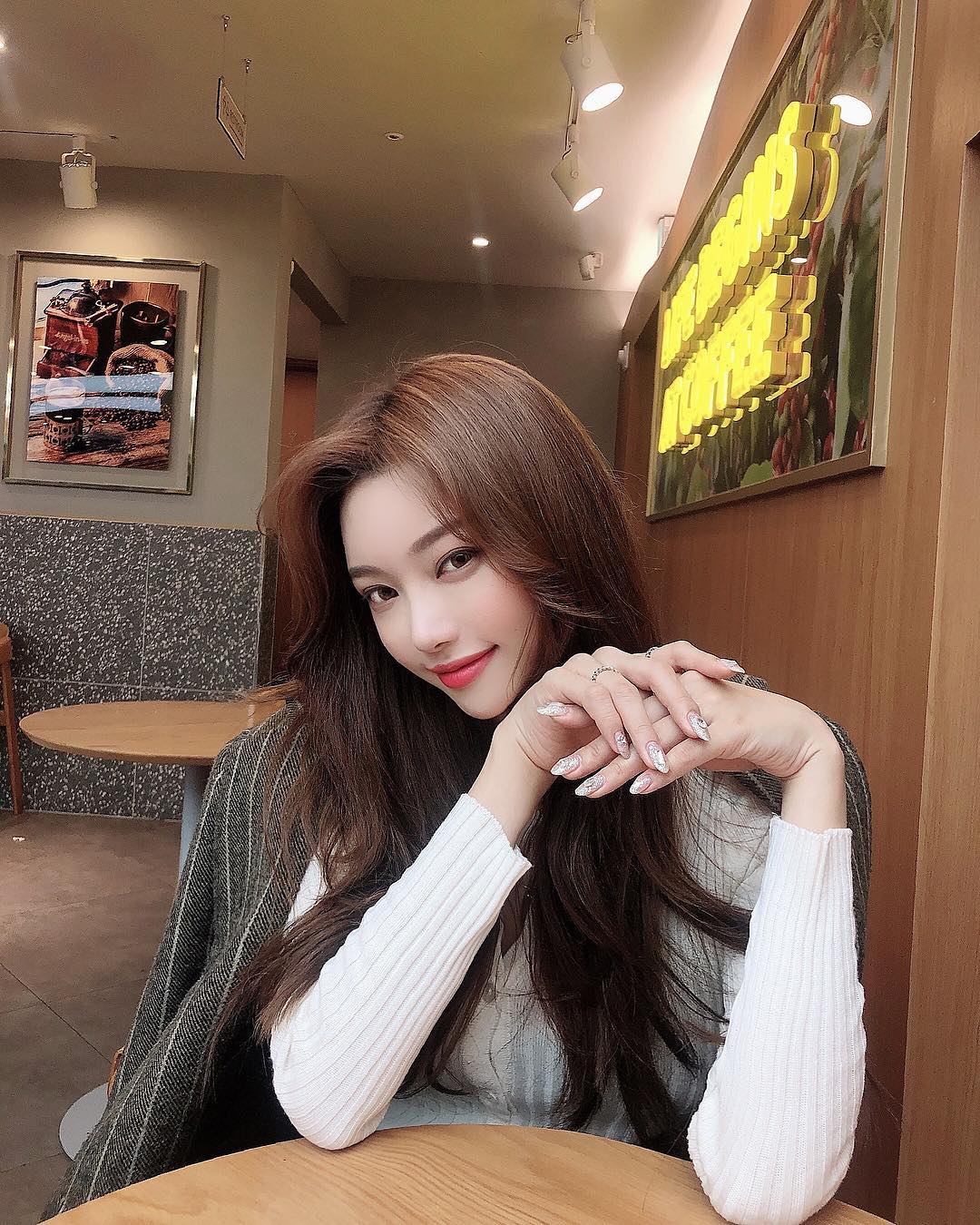  네일이쁘다고 또 칭찬받아땅❤️
청�...