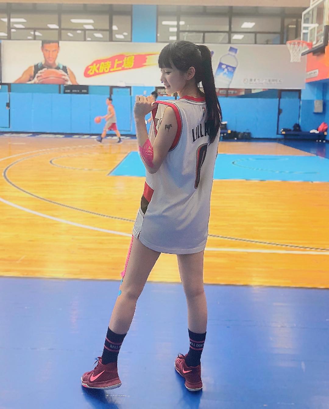  今天致敬誰就不多說了
Dame Time!!!!
好�...