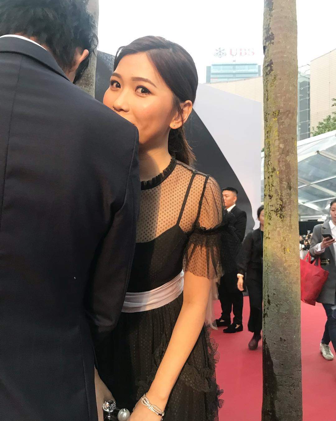  杜小喬名副其實借個膊頭黎用下 Makeup ...
