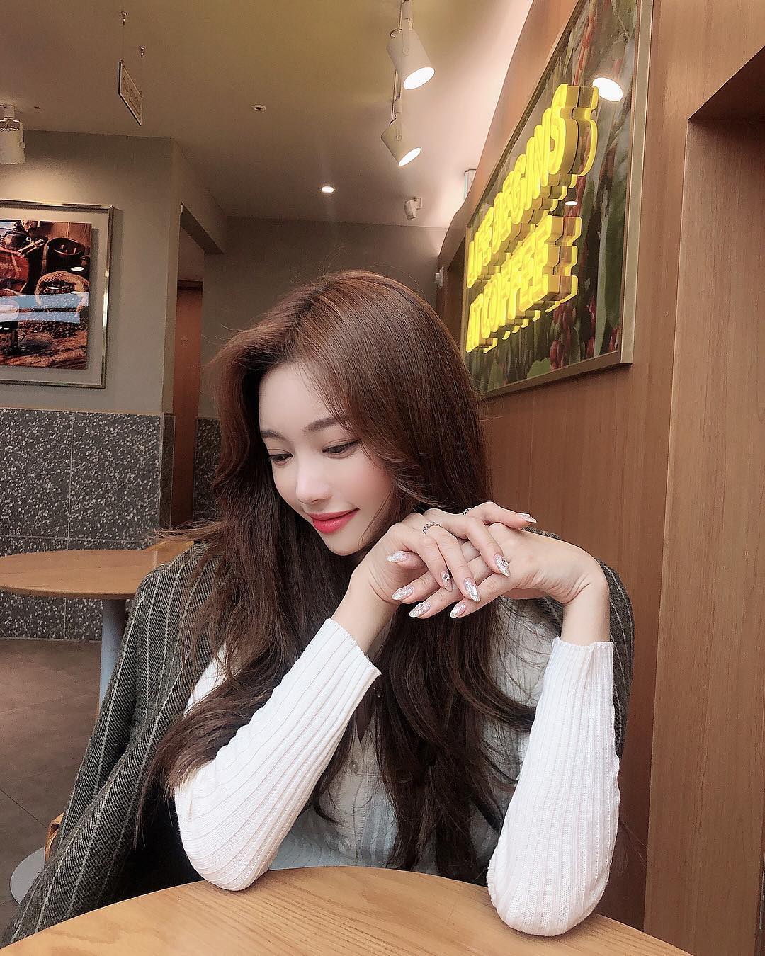  네일이쁘다고 또 칭찬받아땅❤️
청�...