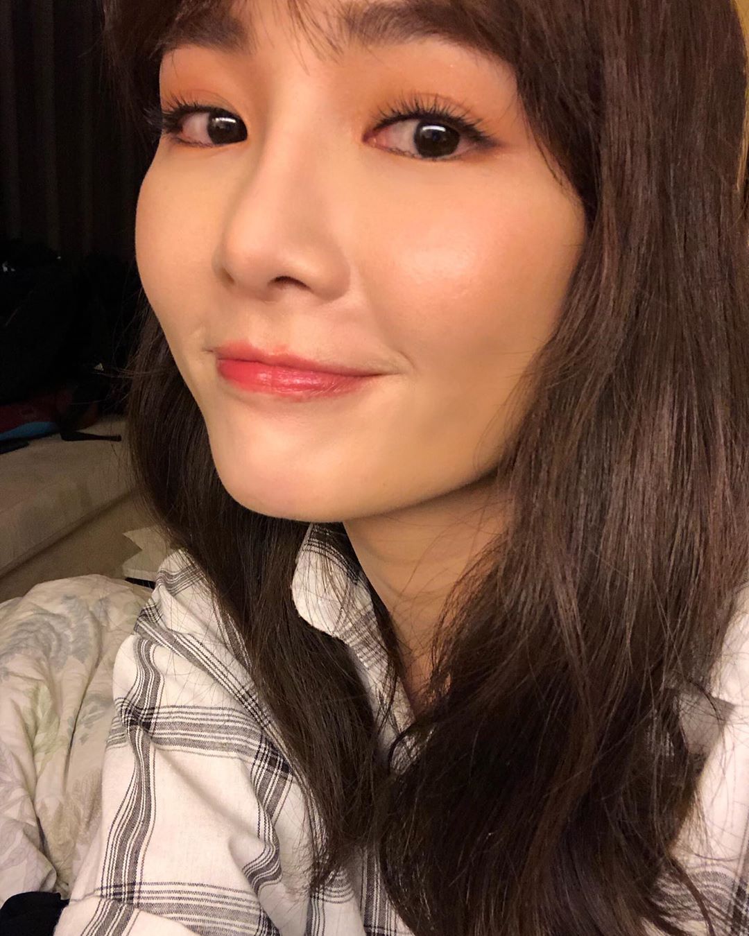  下班了～～～ 睫毛好美唷❤️
Makeup: @...