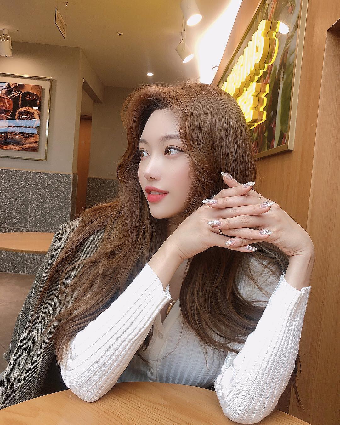  네일이쁘다고 또 칭찬받아땅❤️
청�...