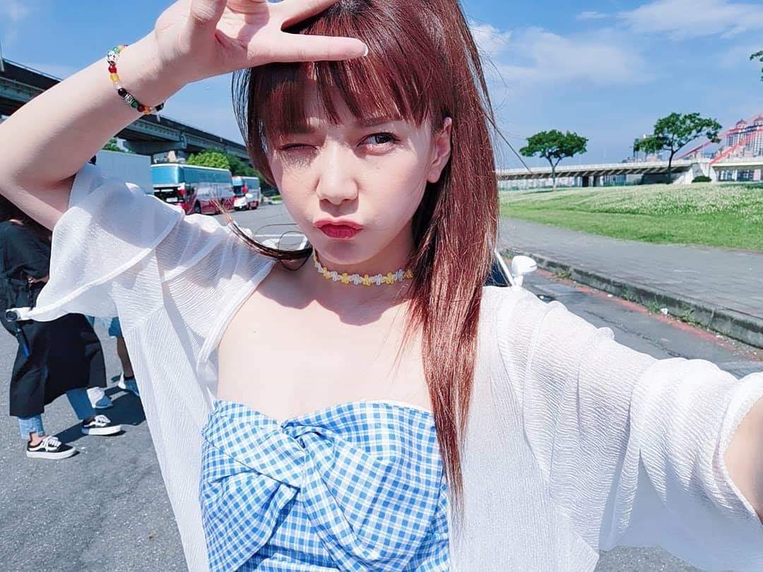  解婕翎好熱，蒸發中。 今天天空好美�...