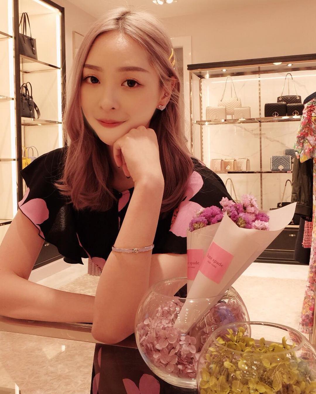  Kate spade ♠️ 今季轉左畫風
少女味濃�...