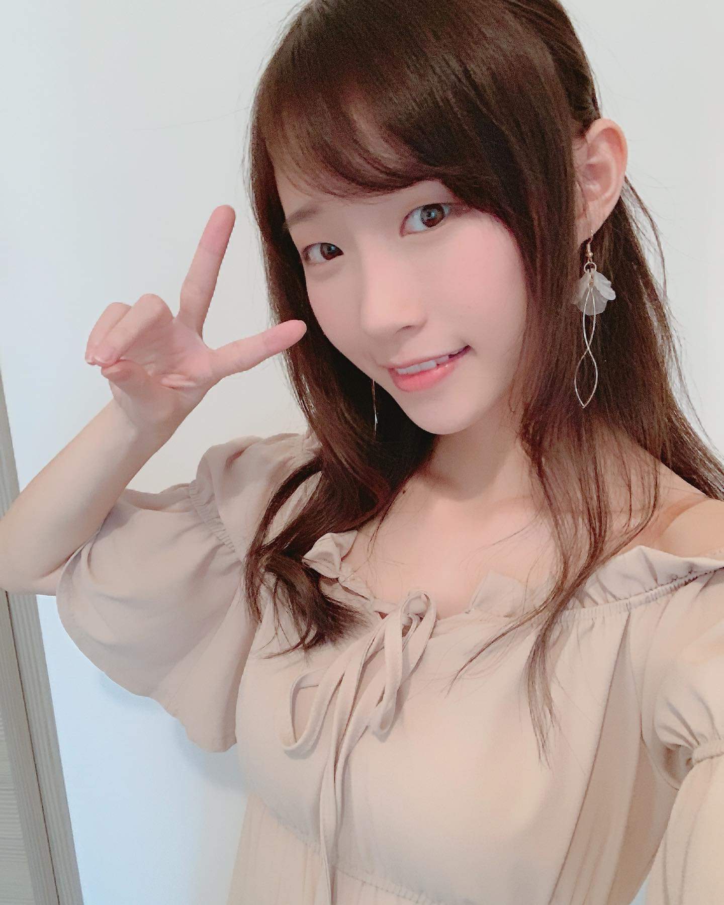  蔥蔥 ChungChung好少自拍