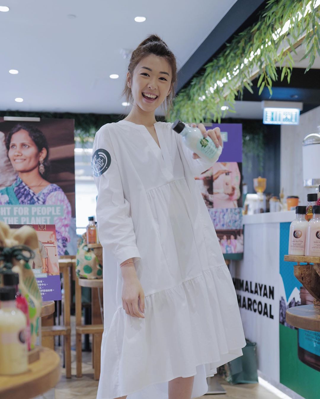  咖啡味嘅mask你用過未? 
我今日去期間限定嘅 @thebodyshop.hk POP-UP CAFÉ試咗啦, 好喜歡佢哋嘅皇牌竹炭排毒淨肌面膜同全新咖啡速效喚膚面膜,有效排毒清潔及減淡肌膚疲倦跡象
-
同場除咗有精緻咖啡美點, 有個 , 可以去整返個專屬杯墊! 仲有好多打卡位
-
由即日至5月22日, 只要於The Body Shop沙田新城市分店購物滿淨值$500, 即可免費獲得竹炭玫瑰雪糕三文治換領卷一張！(數量有限，送完即止)

#thebodyshophk #daretomask #charcoalpower