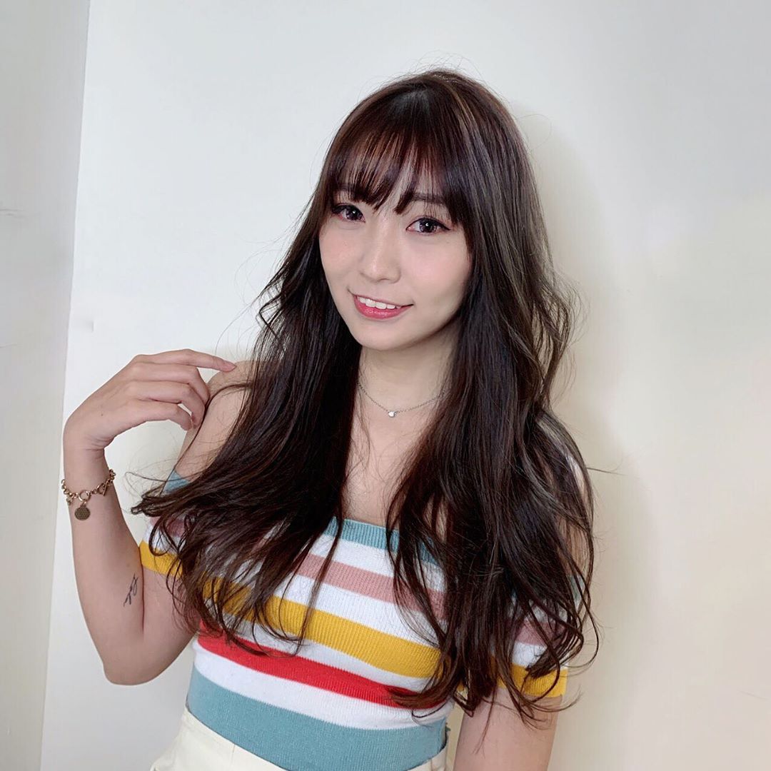  留了一陣子的淺色頭髮
終於去找設計師Top染了一個質感深色❤️ 我的髮尾太毛躁了只好修掉