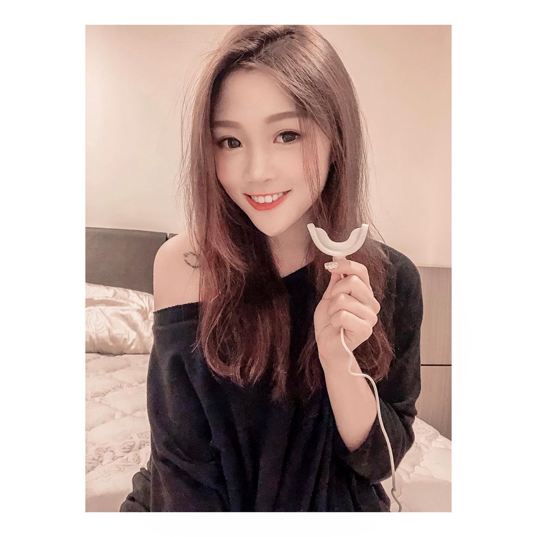  #Mila好物分享 
最近每天回家第一件事情就是拿出 #唯愛牙齒美白儀 