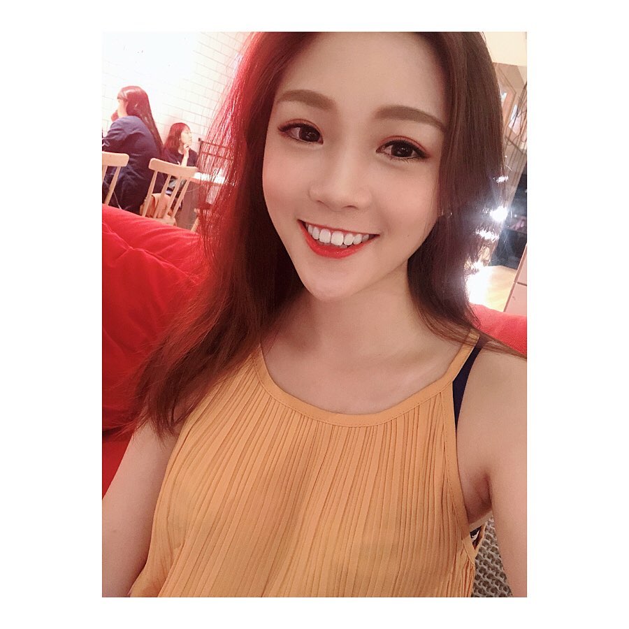  因為工作的關係好一陣子沒接睫毛啦～
趁著這個月比較不用給別人化妝了趕快去找 @shua_chieh_chu 接美美