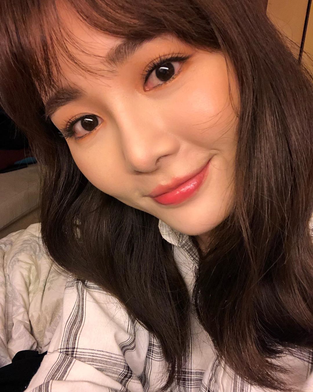  下班了～～～ 睫毛好美唷❤️
Makeup: @...