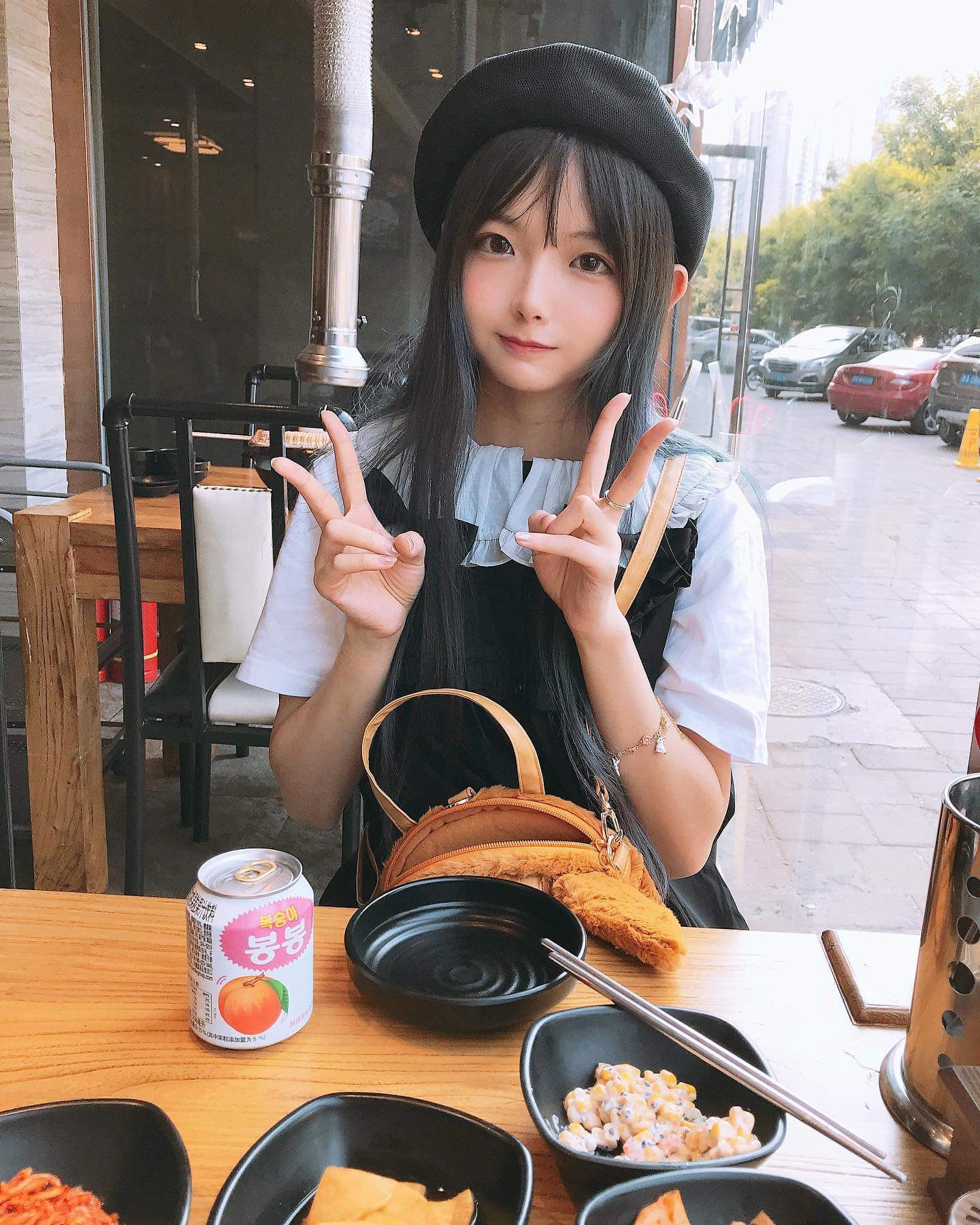  Having lunch