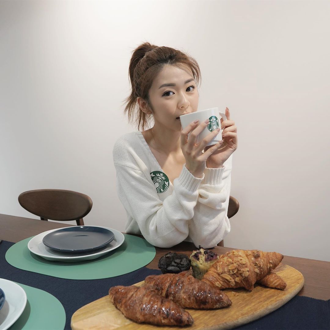  要唔要飲杯Starbucks呀？
我屋企有喎