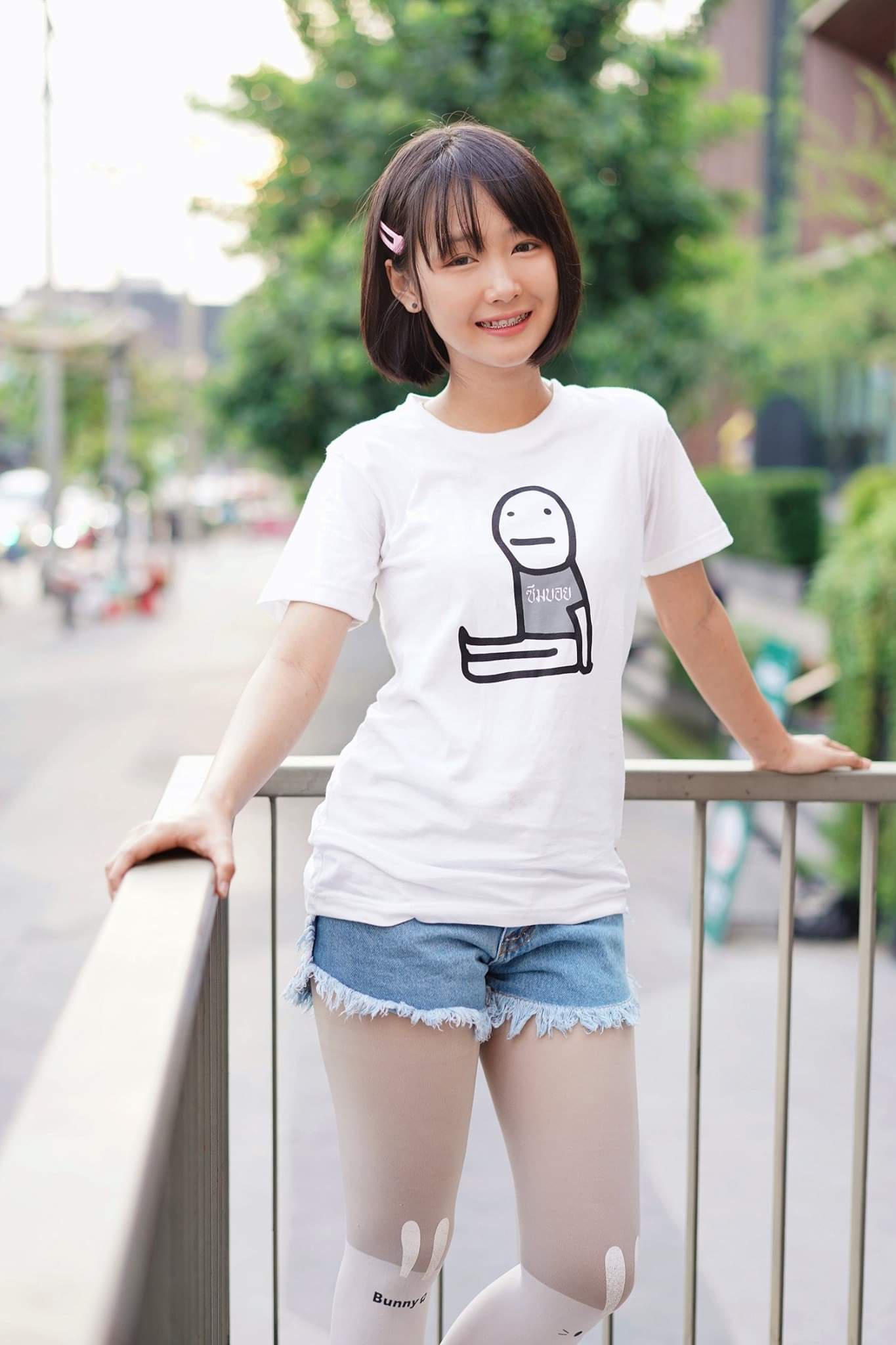  รักนะ ( > ___, < ) 