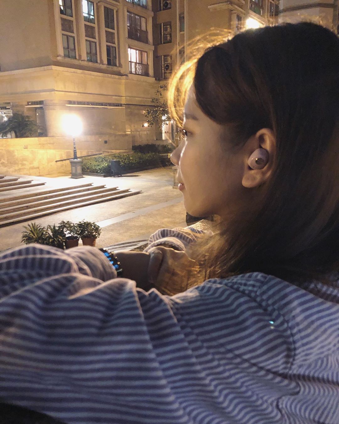  時間把鏡頭帶走不假思索  回憶不放手