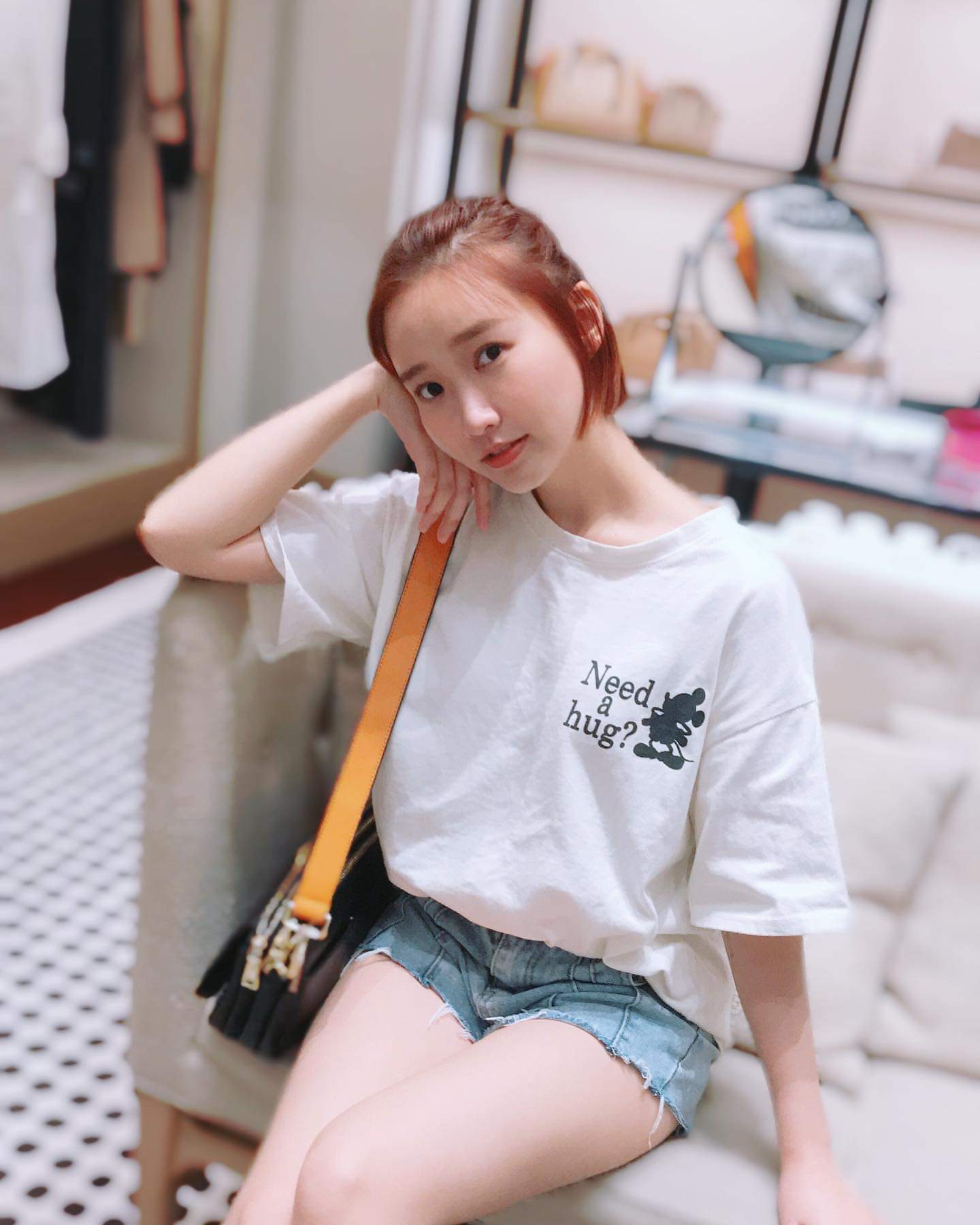  明天7.30pm在FB直播～ 來看我剪了短髮�...