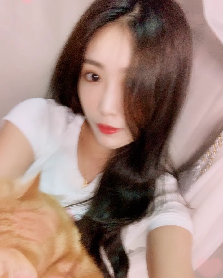  借我抱一下啦～～～～
