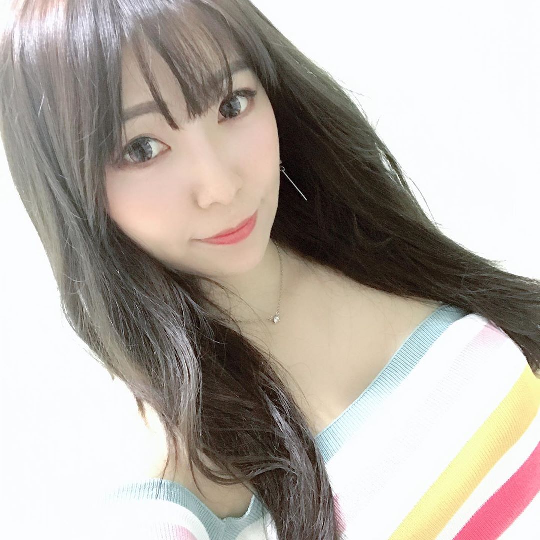  留了一陣子的淺色頭髮
終於去找設計師Top染了一個質感深色❤️ 我的髮尾太毛躁了只好修掉