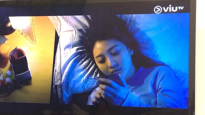  係電視睇返自己第一次客串演出的電�...