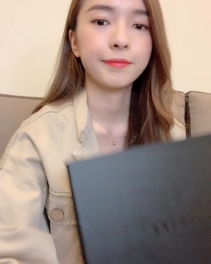  謝謝來自 @meetee.asia 的禮物❤️
.
精緻的包裝
獨特的設計
質感好的T恤 
滑左看開箱小視頻 ☺️
#morethanjustatee 
@meetee.asia