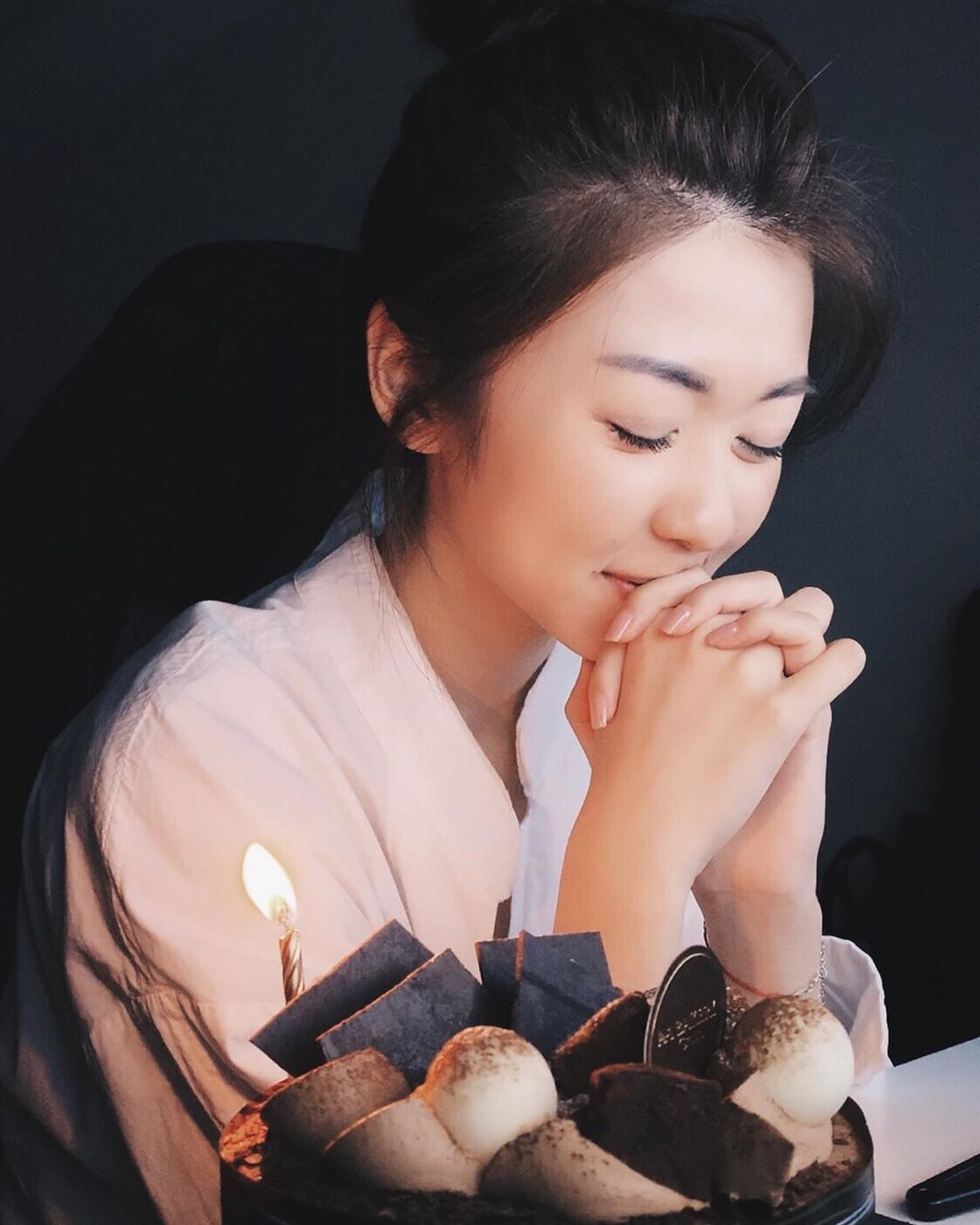  今天翻看相簿
才的起心肝整理一下生日的照片
雖然已經過了一段時間 
但還是想給自己發個生日post

這個六月 發生很多事
笑得瘋癲也哭得徹底 心情很複雜
慶幸身邊有錫我寵我的你們
讓我感受到愛 感受到幸福

今個生日許了很多願望
為世界的 為家人的 為朋友的 
為寵物的 為自己的 為我愛和愛我的人的
這些願望 是我對你們滿滿的祝福
我愛你們❤️ 人大了 難得放肆地笑
才會懂 煩惱盡量忘掉

兒童有著兒童畏懼 成人都有成人唏噓
年年適應年年老去 而智慧是沈著面對

廿八了 祝我生日快樂！