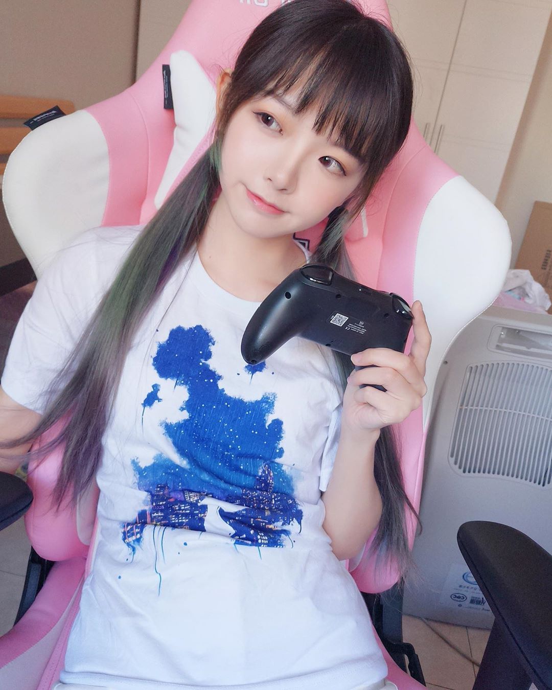  I want to share this Tshirt with youᙏ̤̫ from @momentaloneclothing