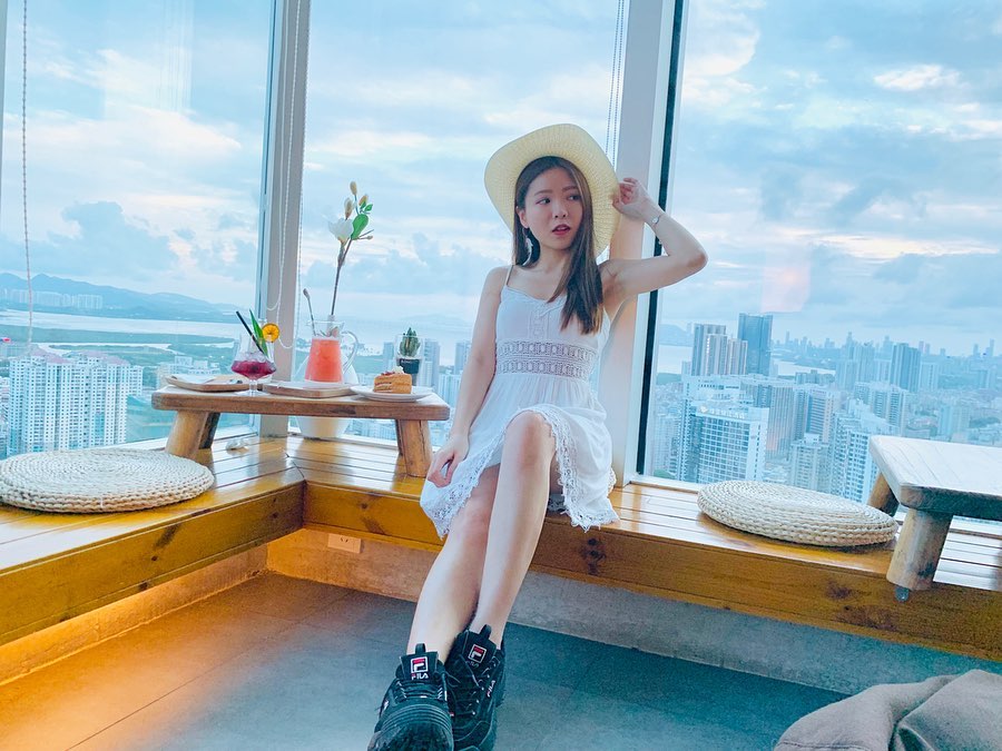  今次去到38樓高空cafe  空 Kong 睇日落
欣賞美景, 系高空一覽無遺，望住落地大玻璃睇日落真好正