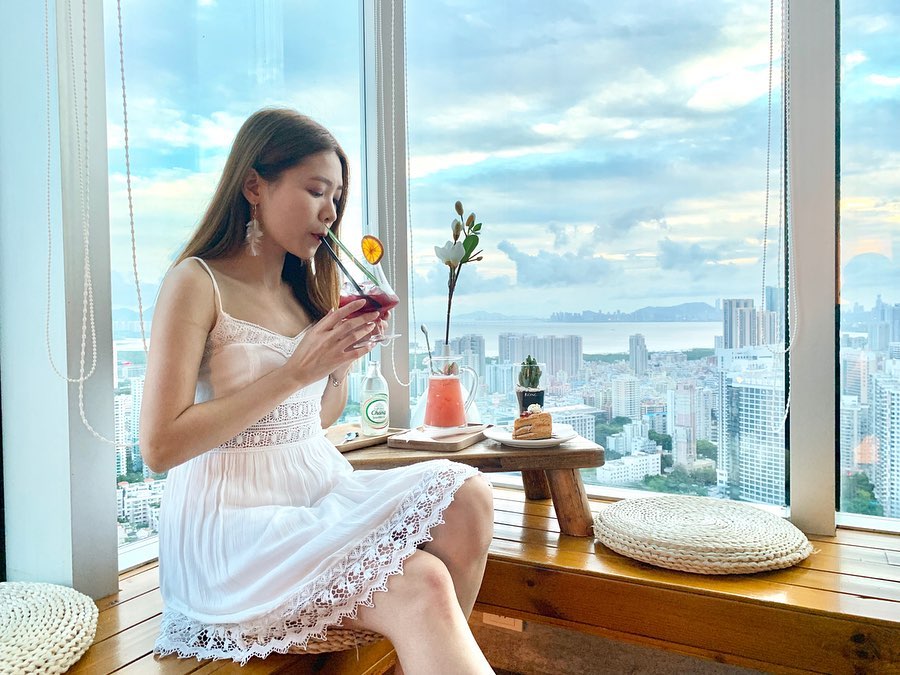  今次去到38樓高空cafe  空 Kong 睇日落
欣賞美景, 系高空一覽無遺，望住落地大玻璃睇日落真好正