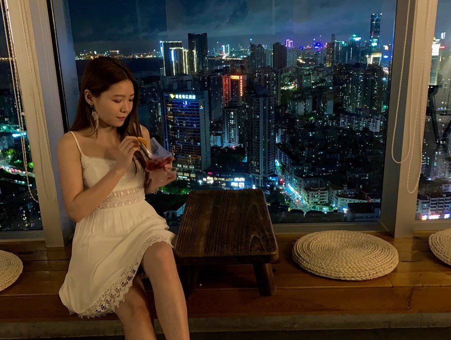  今次去到38樓高空cafe  空 Kong 睇日落
欣賞美景, 系高空一覽無遺，望住落地大玻璃睇日落真好正