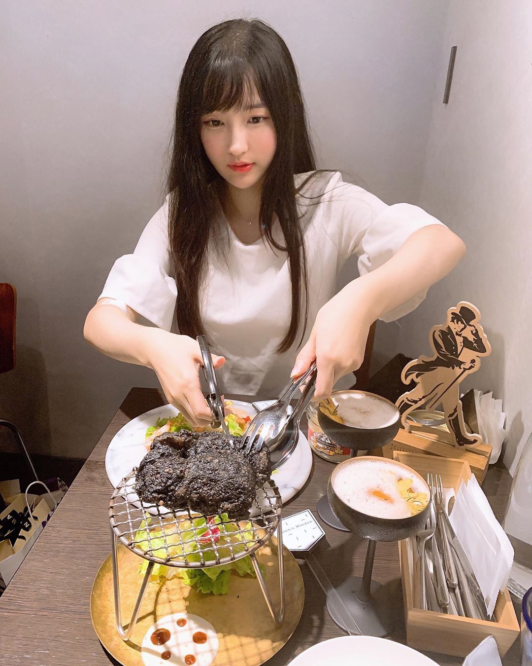  路過香堤大道一定要來吃一下 ❤️
【Johnnie Walker及VG Taipei聯名餐酒館】快閃店
‼️只有限時開放到9/1唷～
點餐時我還特地爬文有沒有特別推薦哪道菜