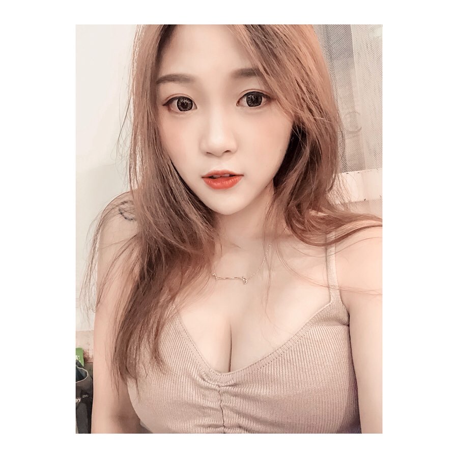  忙碌六月的最後一天來張吧selfie