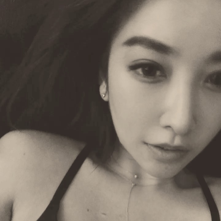  “生活百般滋味，人生需要笑對。” 