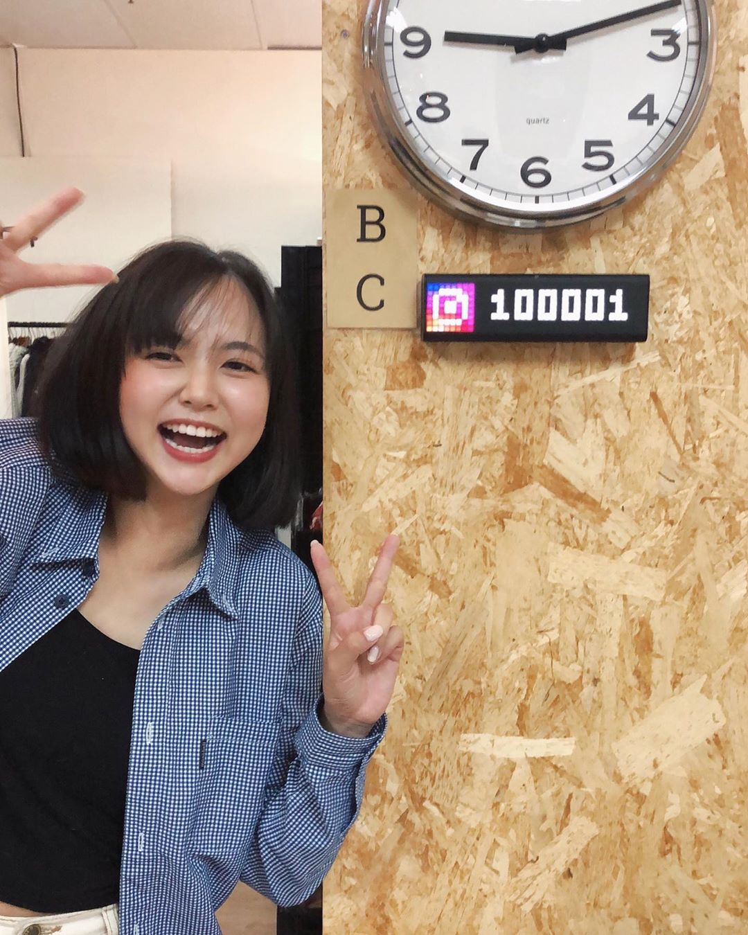  呀呀呀呀！！100K達成ෆ⃛(˃͈᷇◟̵◞̵˂͈᷆ ფ
《長文慎入》
萬分感謝你地每一位四年多以來一直既支持♡
令我感受最深刻既係
記得最初成立時因為大部分貨品都係預訂
好多時候客人都需要等2-3星期
有時運輸延誤甚至要等更長時間
亦因為人手不足 客人查詢訊息回覆要等候3天或以上
諗起返都覺得當時好對你地唔住ノ(;Ĺ̯̿̿ ;ノ)
（二人跪地
