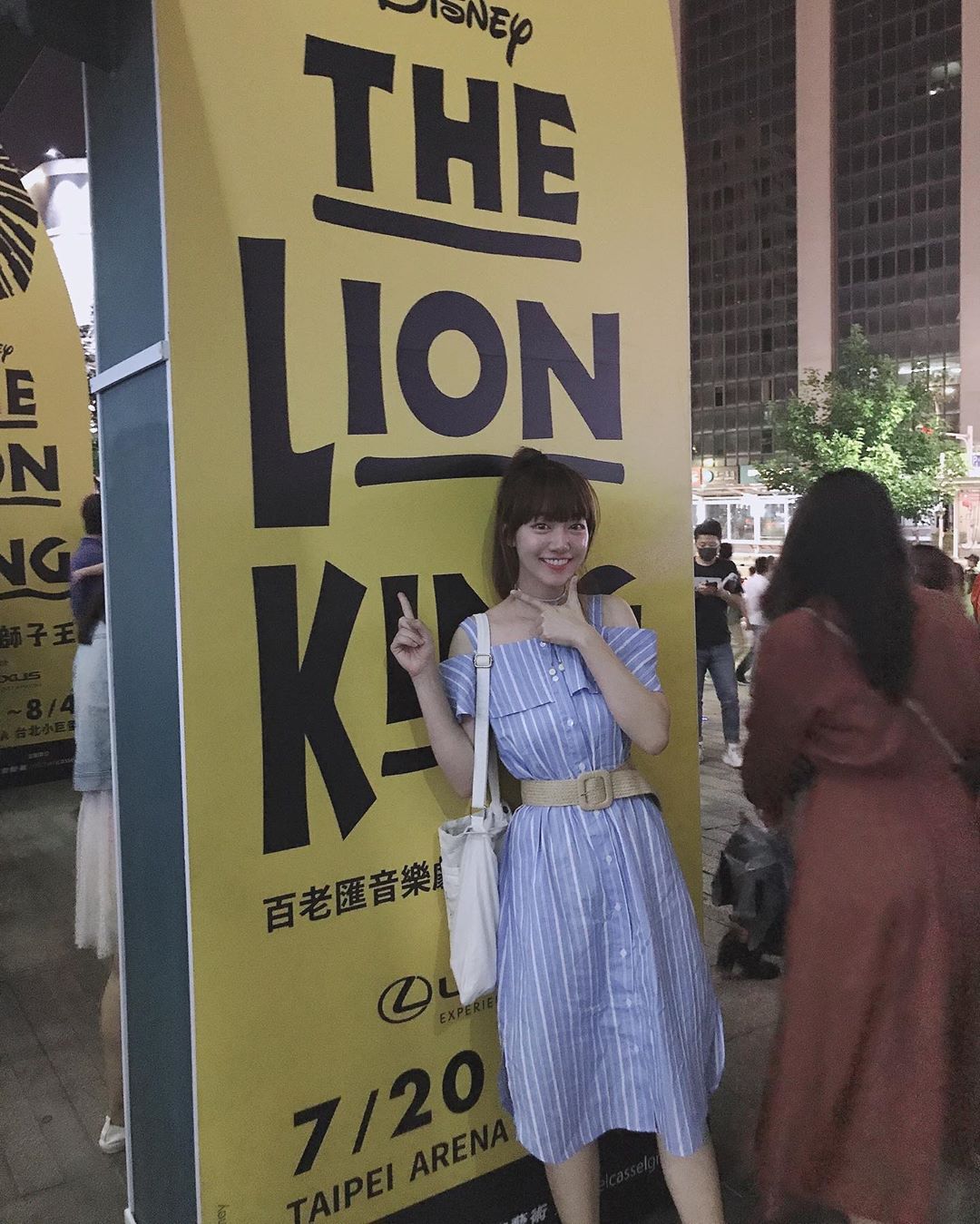  工作完來看看真人版音樂劇的獅子王
�...