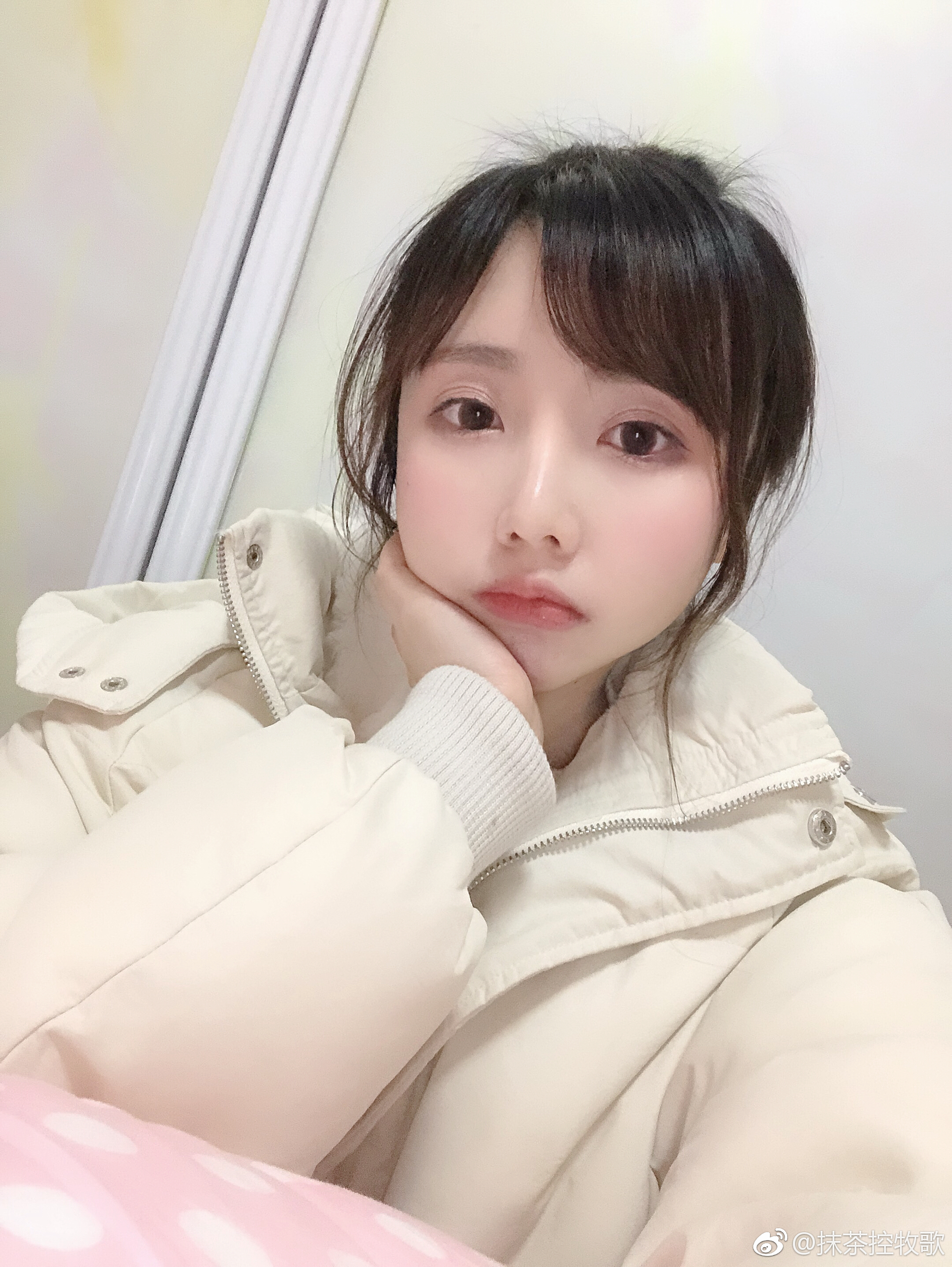 无聊到自拍，但是拍半天只选出了一�...