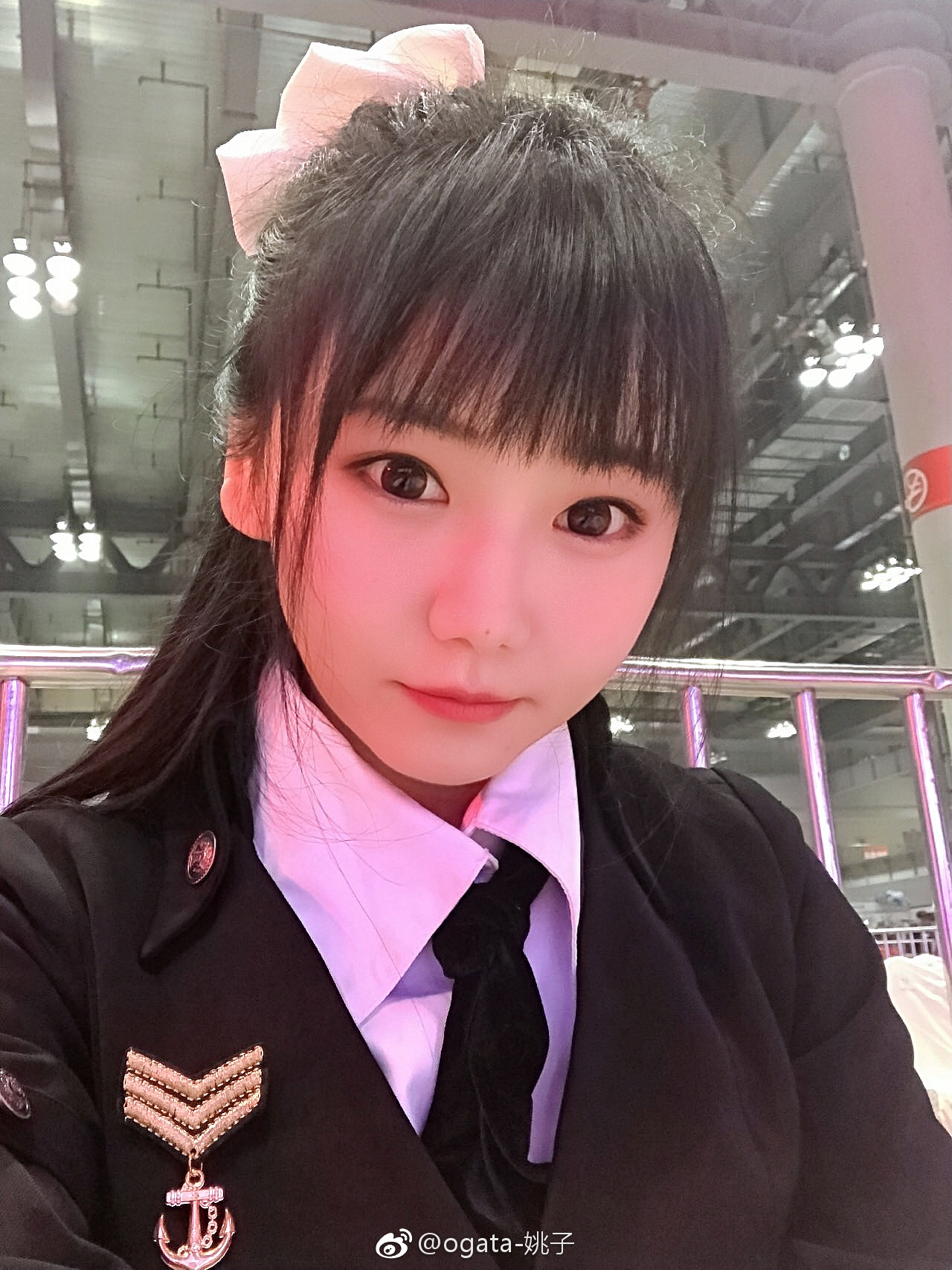  这只狗 满脸的幸福呀……好傻 