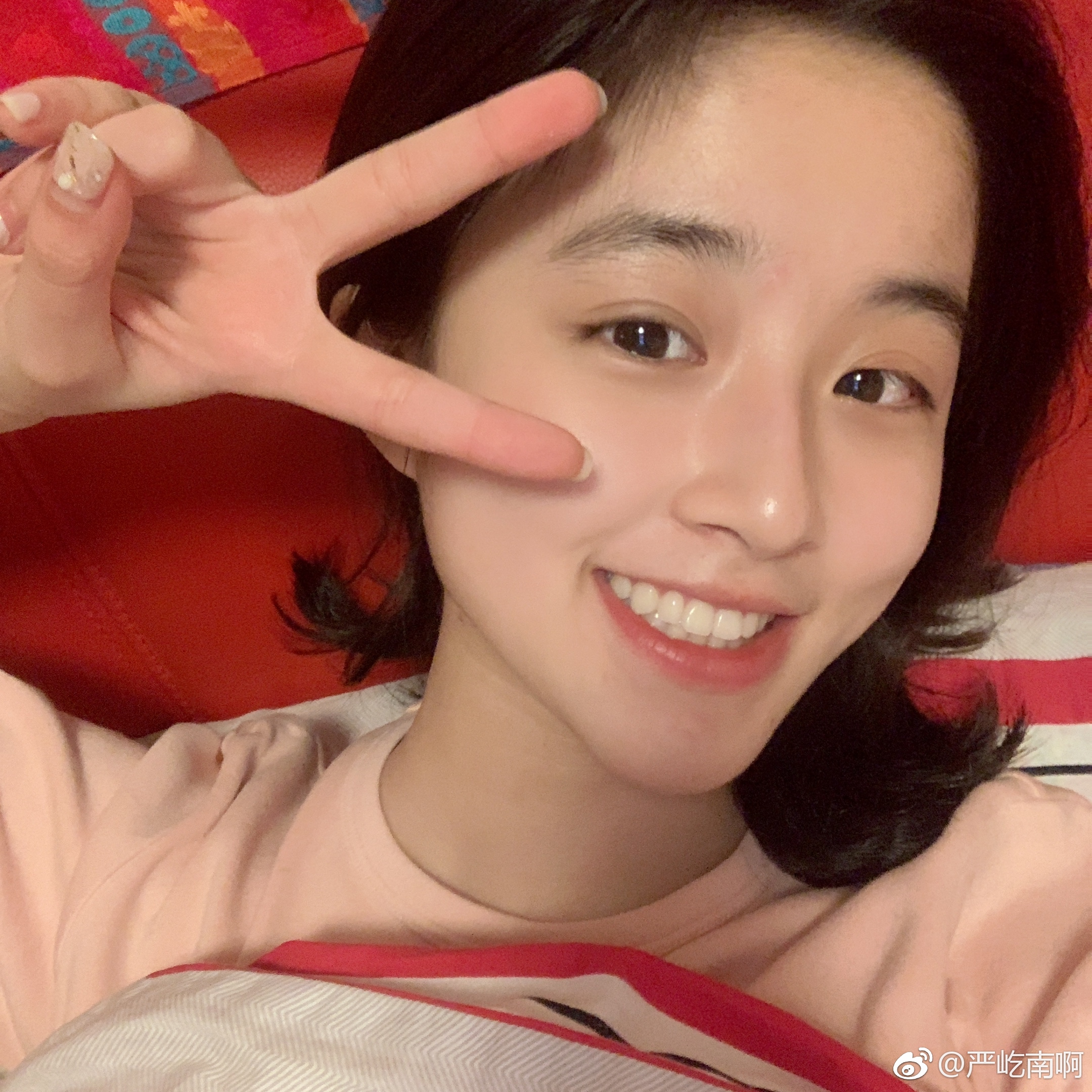  这四张照片的文案：在姨妈家的秋衣�...